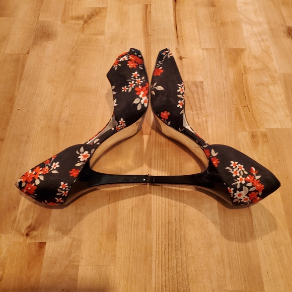 Jessica Simpson Heels - Picture 3 of 5